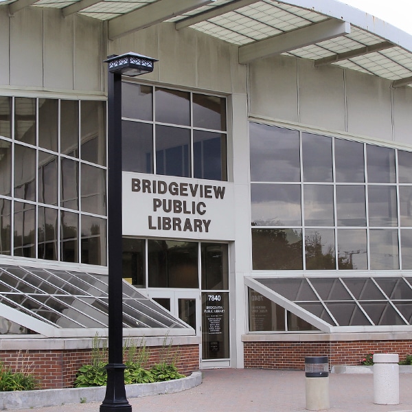 Bridgeview Public Library - Photo Credit: Larry D. Moore | Wikipedia